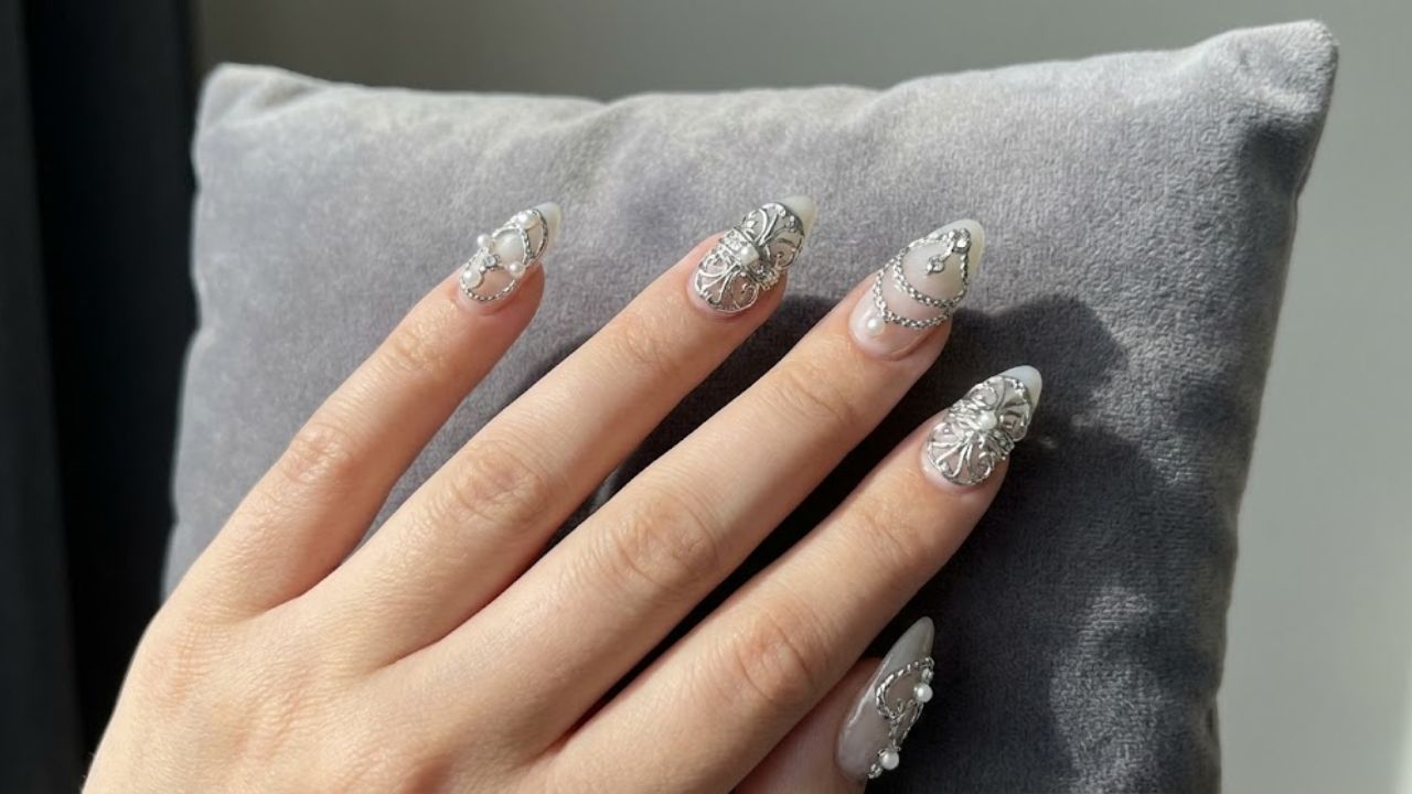 28 Silver Manicure Ideas That Look Like Delicate Jewelry on Nails